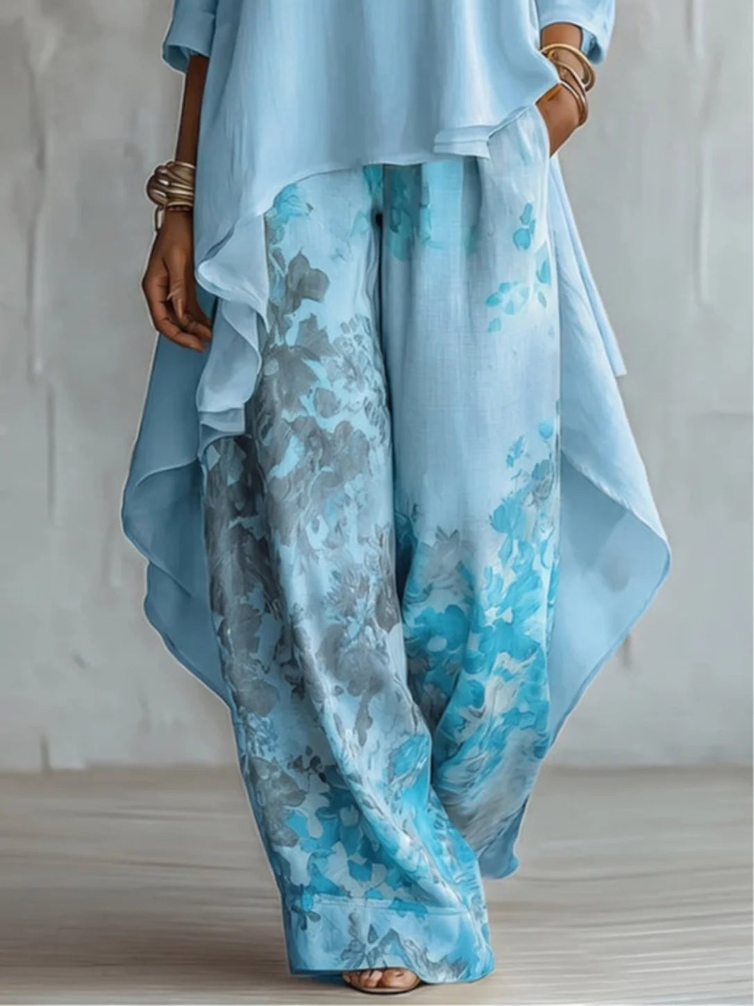Aurora | Fließendes asymmetrisches Ensemble mit Blumenmuster