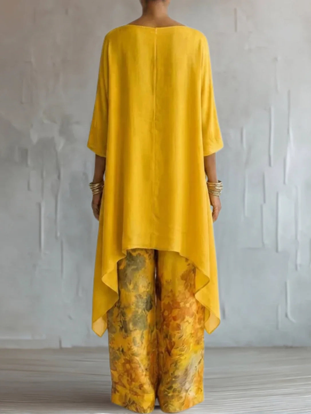 Aurora | Fließendes asymmetrisches Ensemble mit Blumenmuster